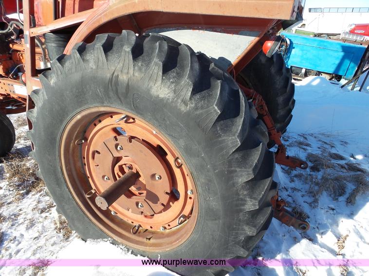 image for item G7096 1976 International 1466 tractor