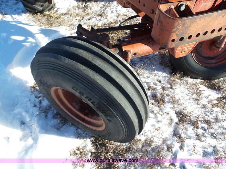 image for item G7096 1976 International 1466 tractor