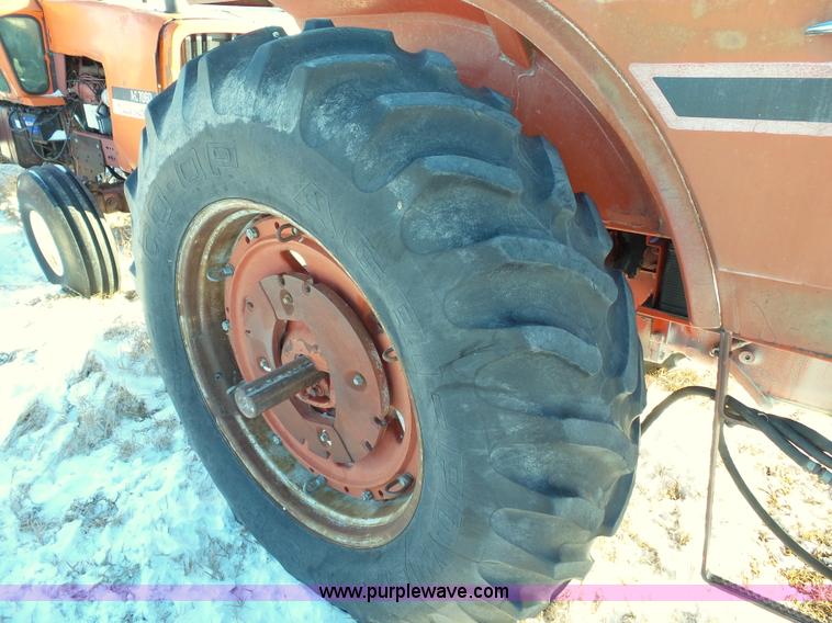 image for item G7096 1976 International 1466 tractor