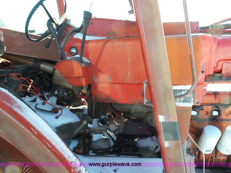 image for item G7096 1976 International 1466 tractor