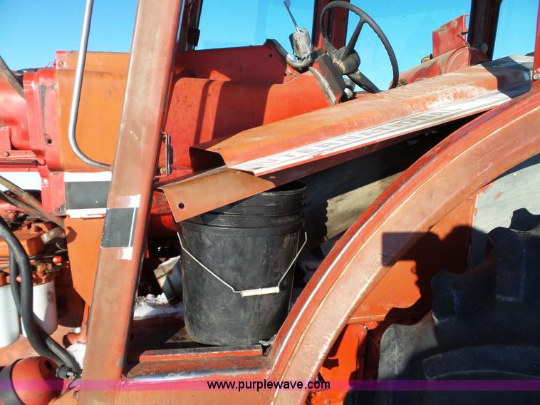image for item G7096 1976 International 1466 tractor