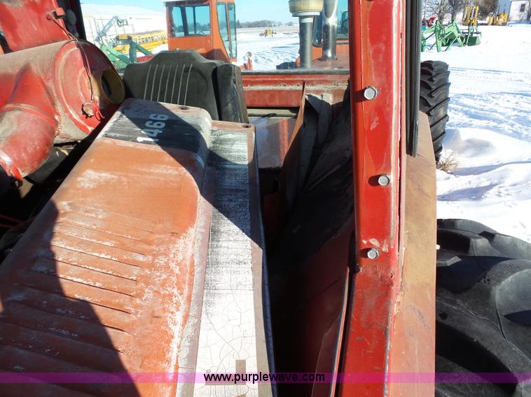 image for item G7096 1976 International 1466 tractor