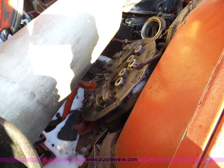 image for item G7096 1976 International 1466 tractor