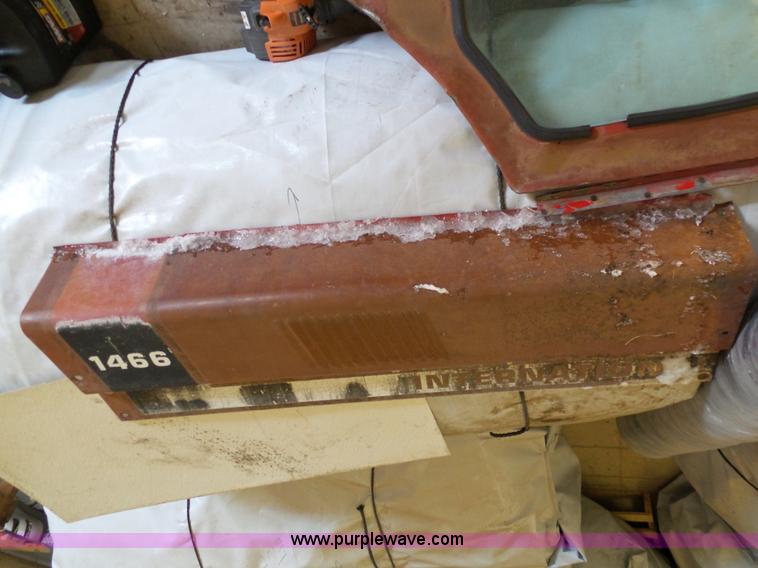 image for item G7096 1976 International 1466 tractor