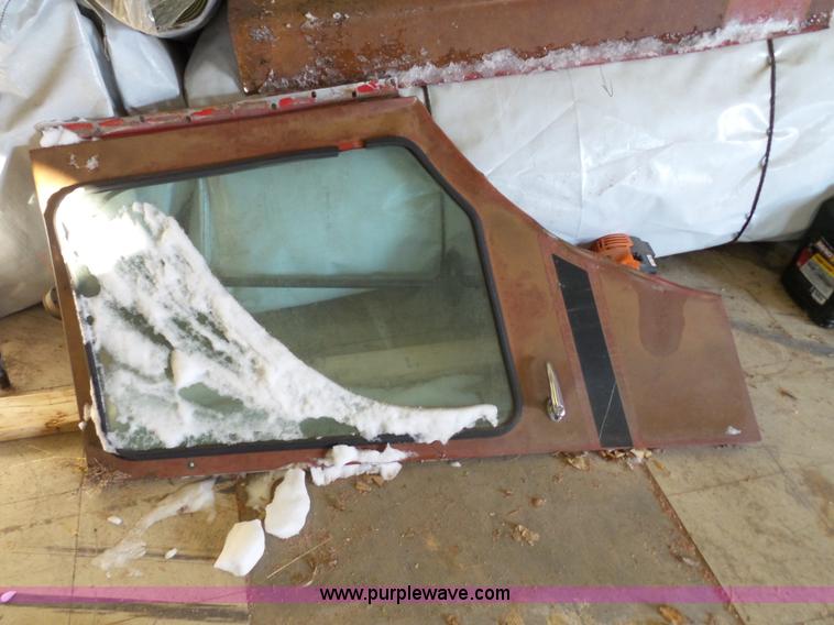 image for item G7096 1976 International 1466 tractor