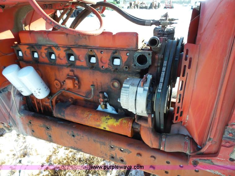 image for item G7096 1976 International 1466 tractor