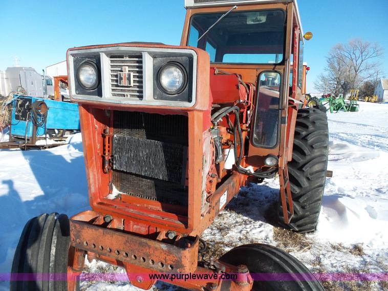 image for item G7096 1976 International 1466 tractor