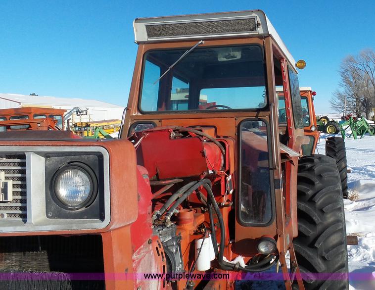 image for item G7096 1976 International 1466 tractor