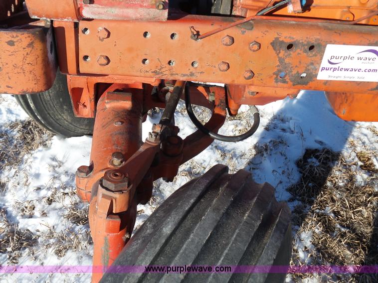 image for item G7096 1976 International 1466 tractor