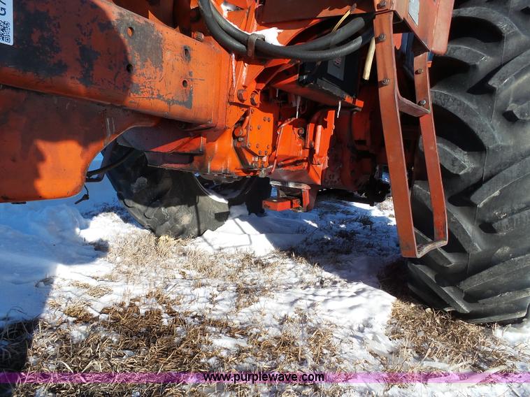 image for item G7096 1976 International 1466 tractor