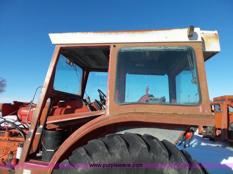 image for item G7096 1976 International 1466 tractor
