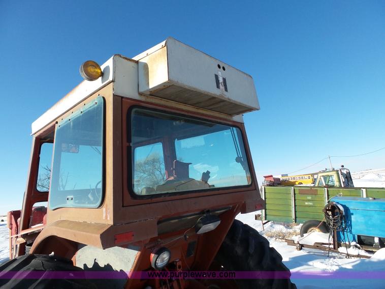 image for item G7096 1976 International 1466 tractor