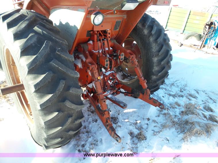 image for item G7096 1976 International 1466 tractor