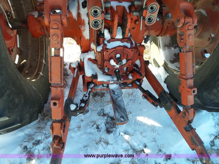 image for item G7096 1976 International 1466 tractor