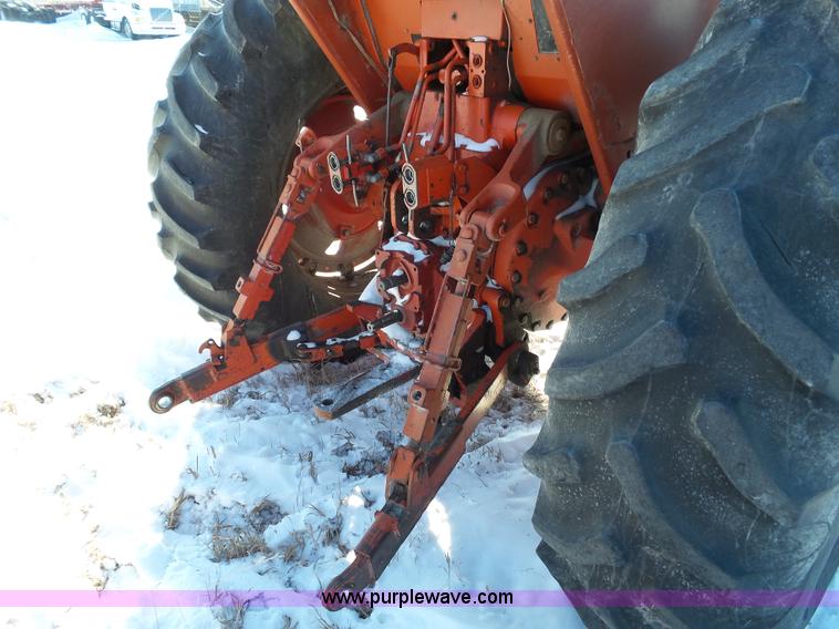 image for item G7096 1976 International 1466 tractor