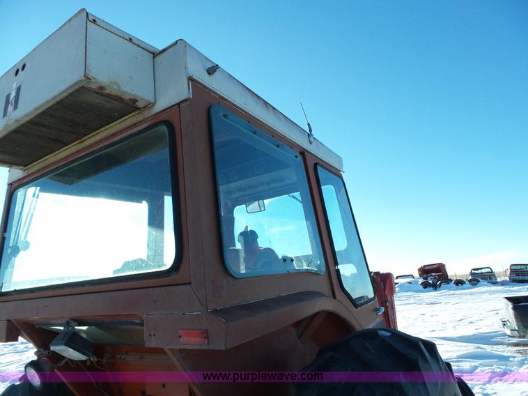 image for item G7096 1976 International 1466 tractor