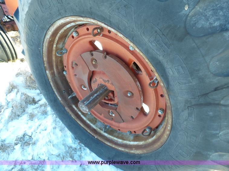 image for item G7096 1976 International 1466 tractor