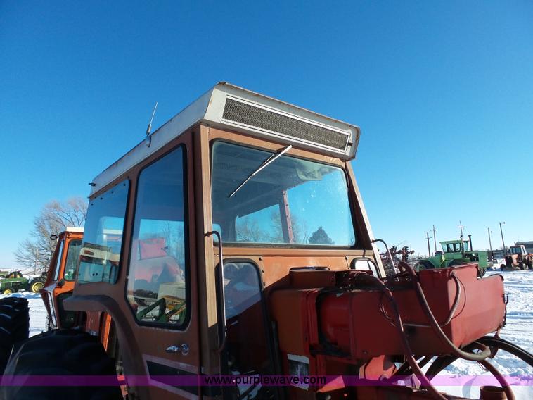 image for item G7096 1976 International 1466 tractor