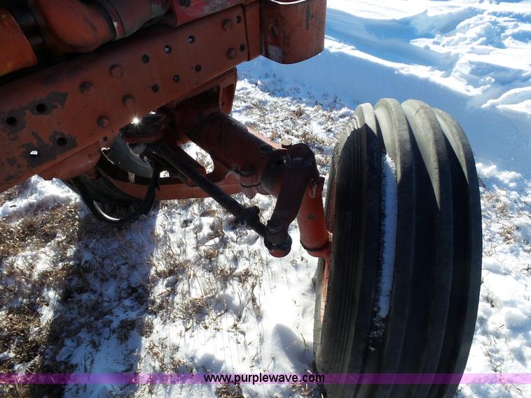 image for item G7096 1976 International 1466 tractor