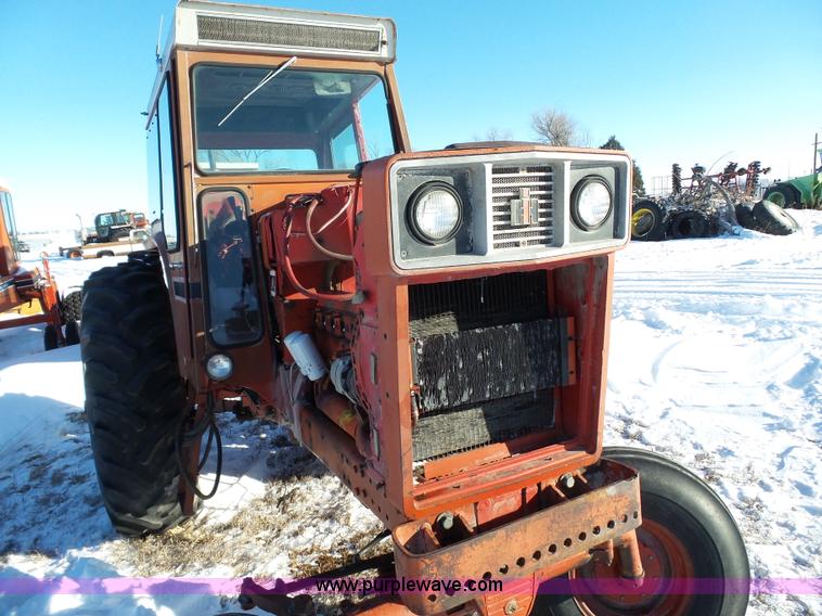image for item G7096 1976 International 1466 tractor