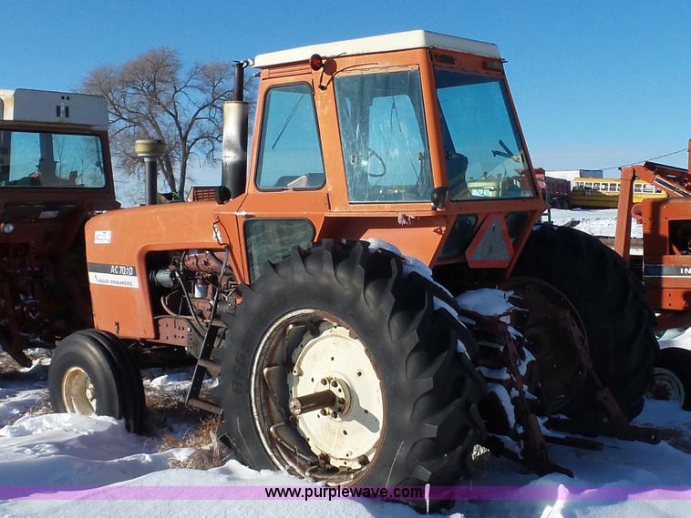 image for item G7097 1974 Allis Chalmers 7060 tractor