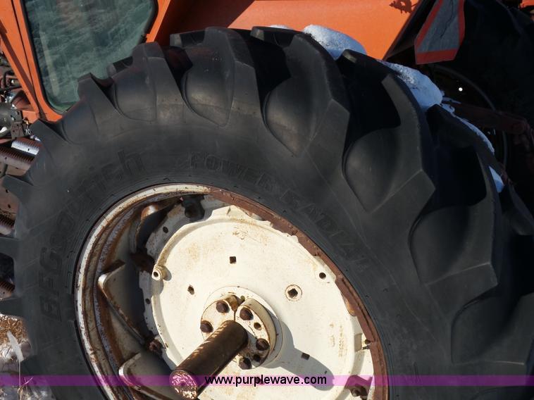 image for item G7097 1974 Allis Chalmers 7060 tractor