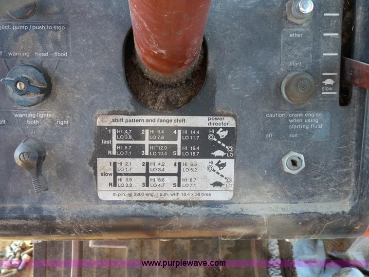 image for item G7097 1974 Allis Chalmers 7060 tractor