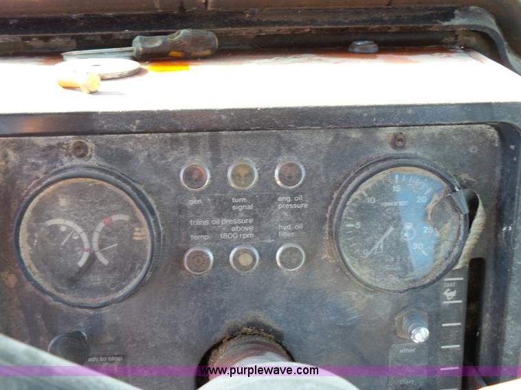 image for item G7097 1974 Allis Chalmers 7060 tractor