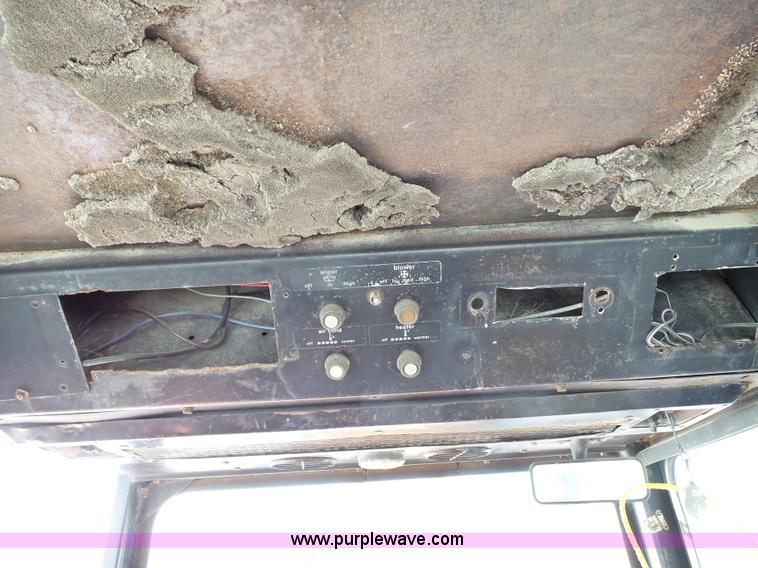 image for item G7097 1974 Allis Chalmers 7060 tractor