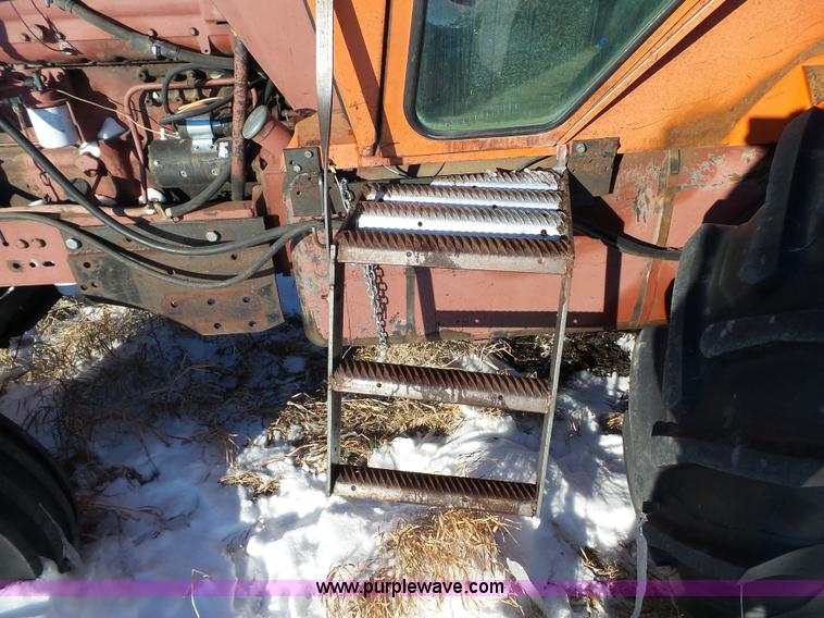 image for item G7097 1974 Allis Chalmers 7060 tractor