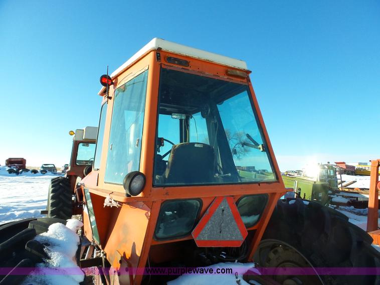 image for item G7097 1974 Allis Chalmers 7060 tractor