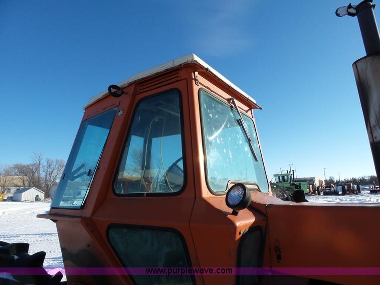 image for item G7097 1974 Allis Chalmers 7060 tractor