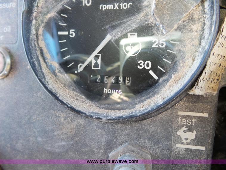 image for item G7097 1974 Allis Chalmers 7060 tractor