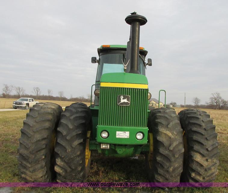 image for item I1753 1976 John Deere 8430 4WD tractor
