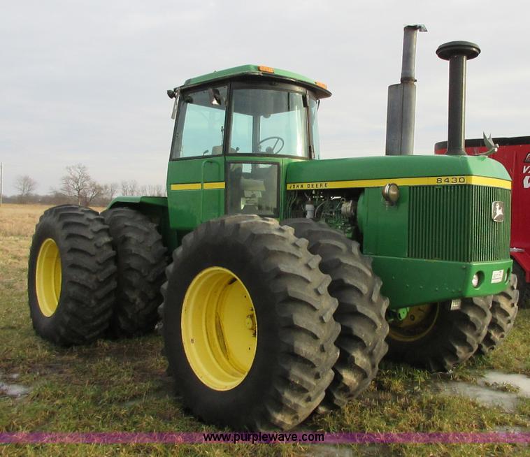 image for item I1753 1976 John Deere 8430 4WD tractor
