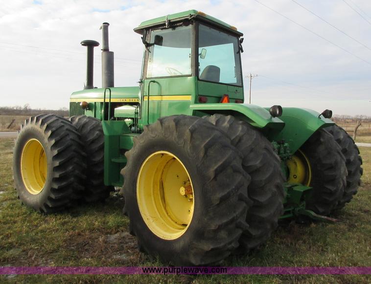 image for item I1753 1976 John Deere 8430 4WD tractor