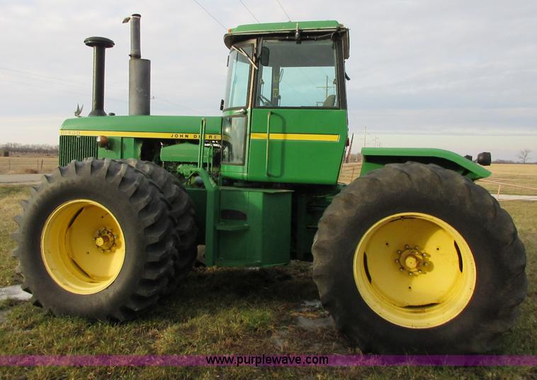 image for item I1753 1976 John Deere 8430 4WD tractor