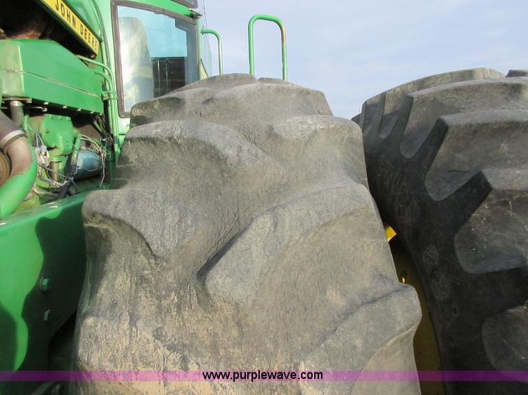 image for item I1753 1976 John Deere 8430 4WD tractor