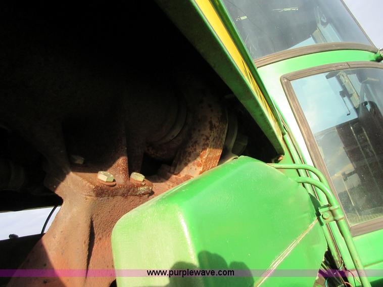 image for item I1753 1976 John Deere 8430 4WD tractor