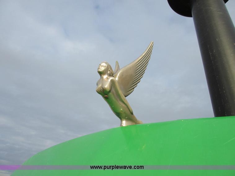 image for item I1753 1976 John Deere 8430 4WD tractor