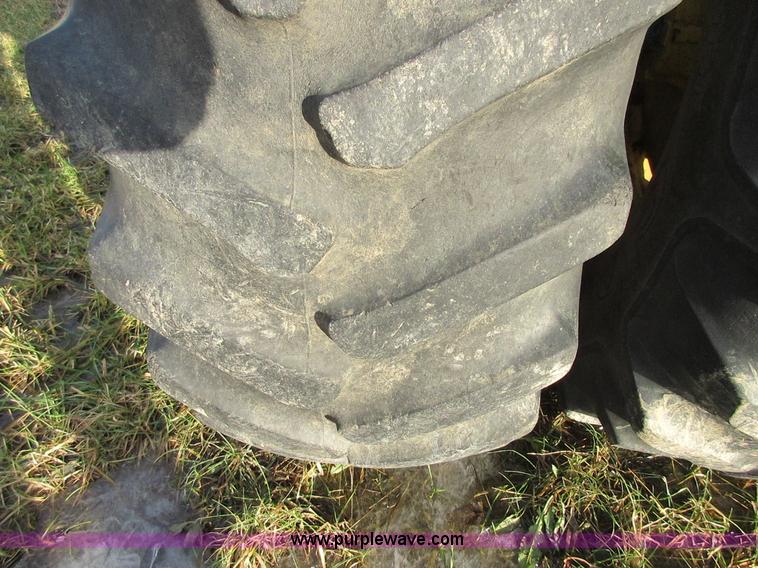 image for item I1753 1976 John Deere 8430 4WD tractor