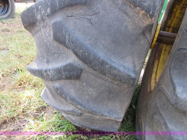 image for item I1753 1976 John Deere 8430 4WD tractor