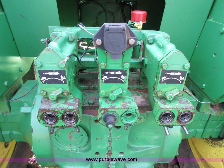 image for item I1753 1976 John Deere 8430 4WD tractor