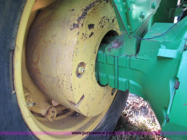 image for item I1753 1976 John Deere 8430 4WD tractor