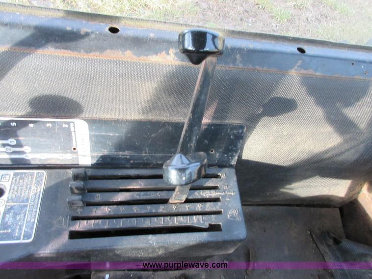 image for item I1753 1976 John Deere 8430 4WD tractor