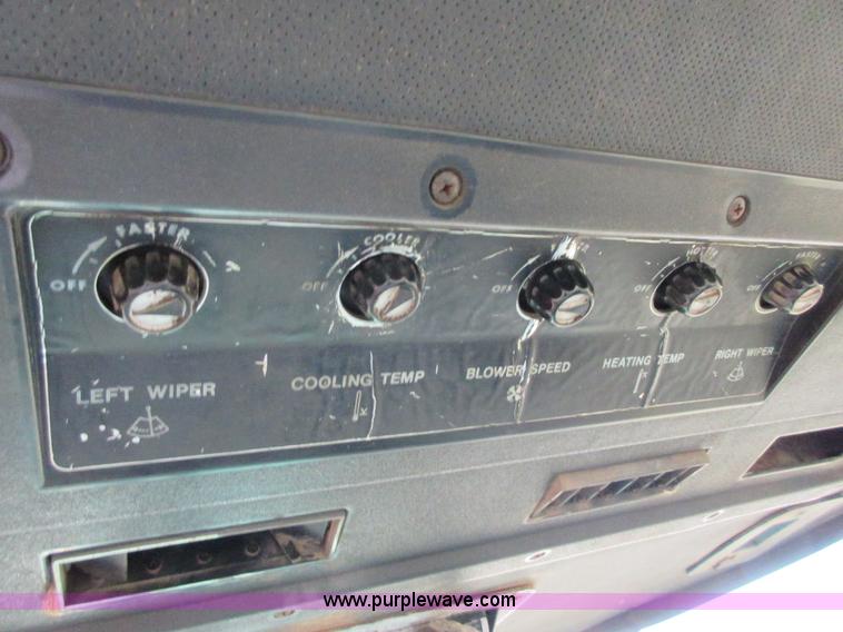 image for item I1753 1976 John Deere 8430 4WD tractor