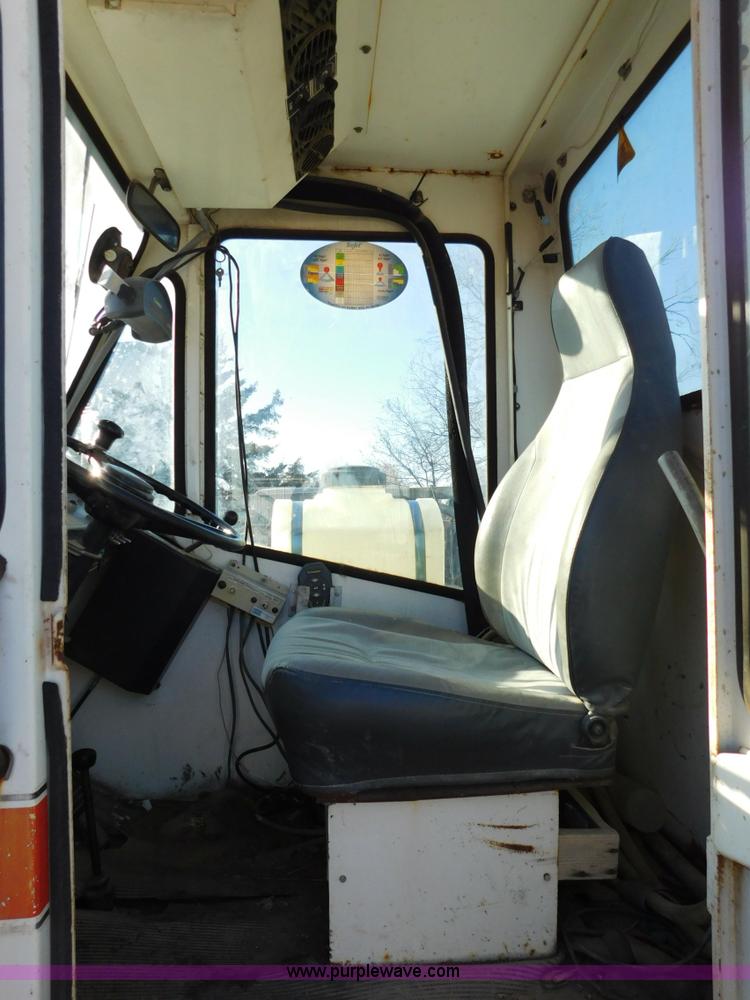 image for item J7410 SpraCoupe 220 self-propelled applicator