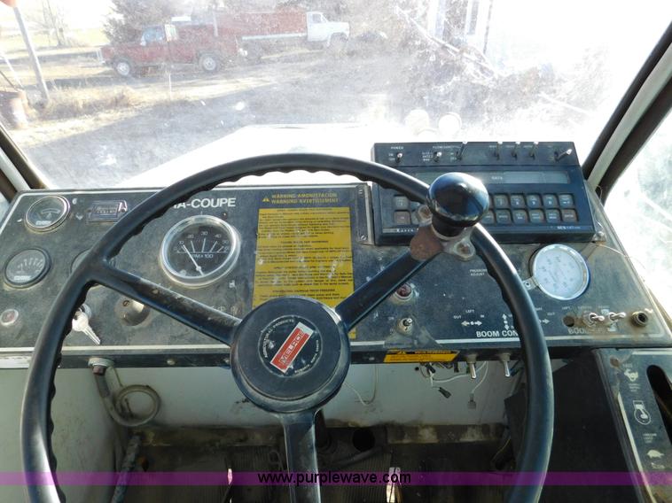 image for item J7410 SpraCoupe 220 self-propelled applicator