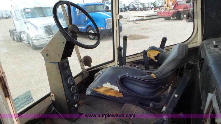 image for item J8373 Hesston 6600 self-propelled swather