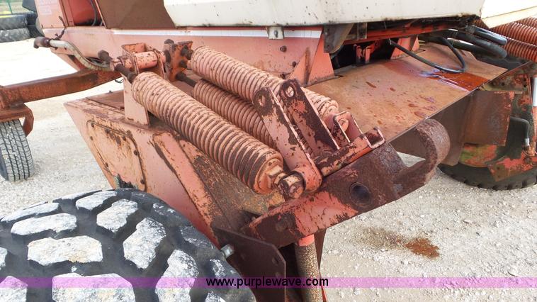 image for item J8373 Hesston 6600 self-propelled swather